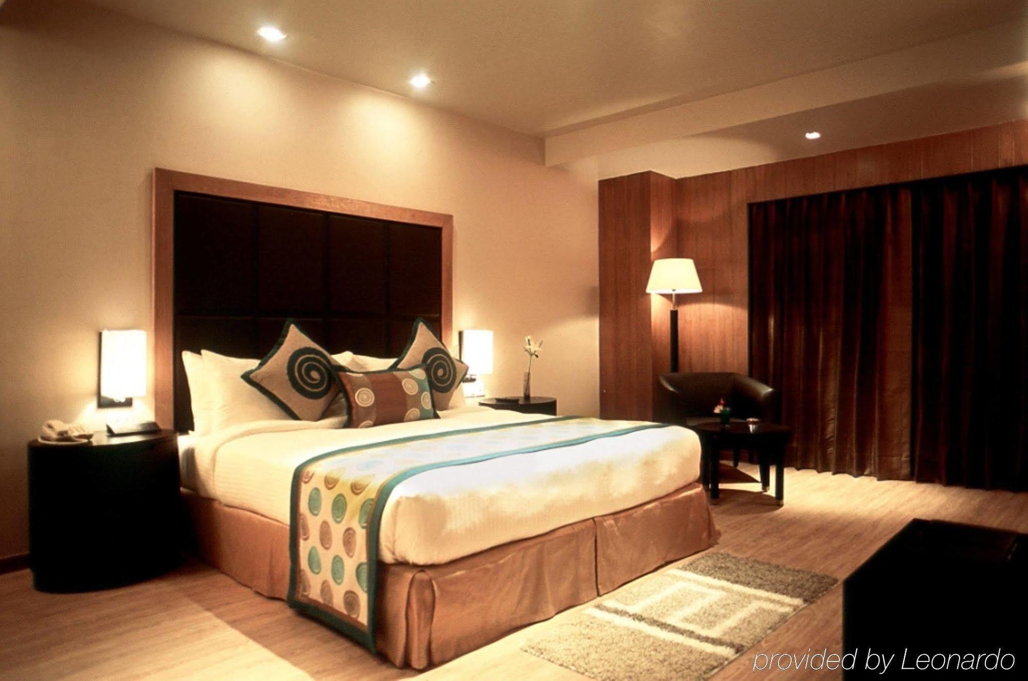 Svelte Hotel&Personal Suites New Delhi Buitenkant foto